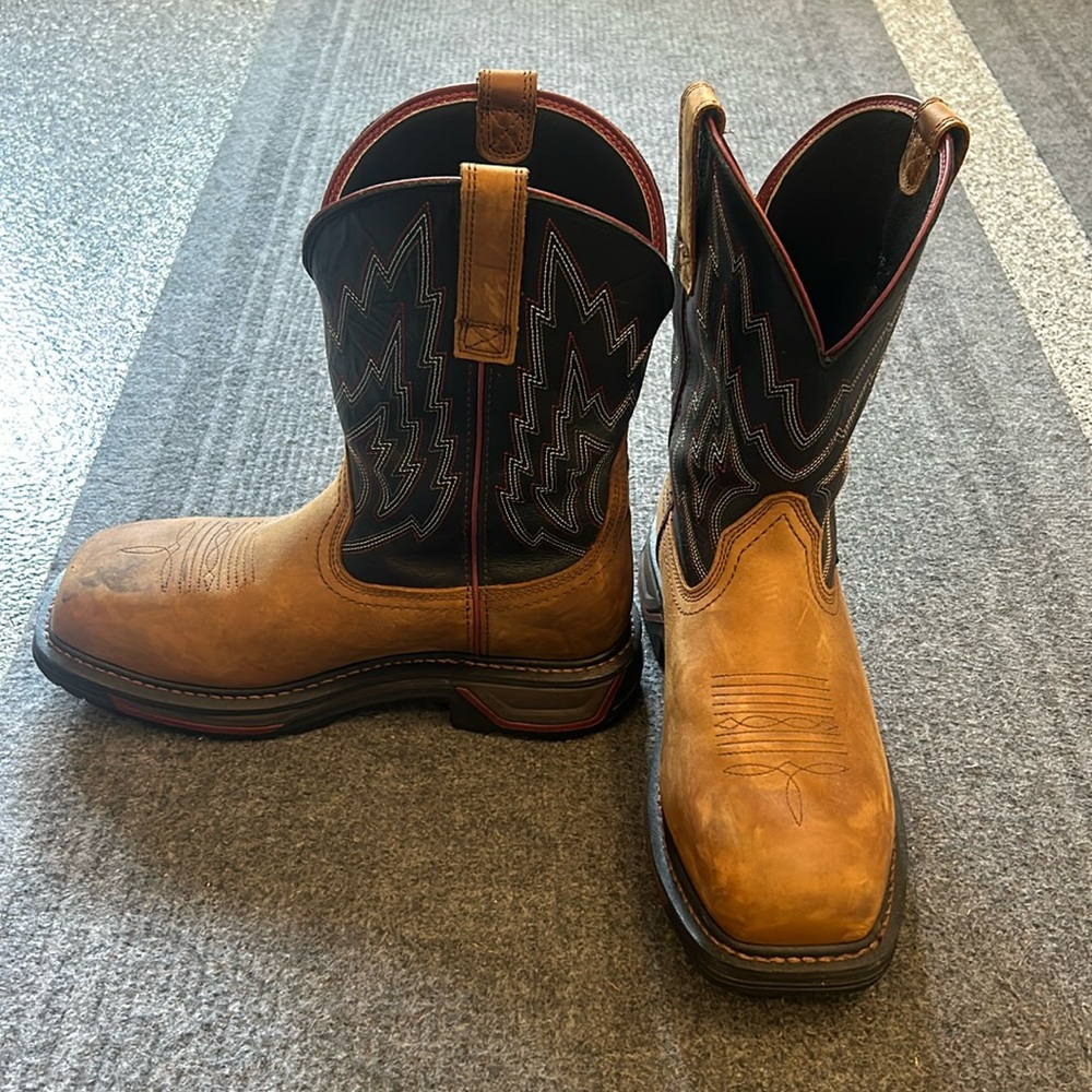 Men’s Ariat cowboy boots